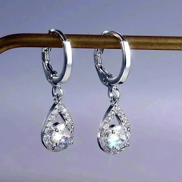 New Beautiful 925 Silver CZ Earrings - Picture 4 of 5